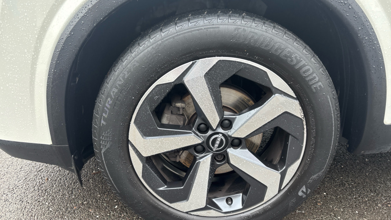 Nissan Qashqai 1.3 DiG-T MH N-Connecta 5dr Petrol Hatchback